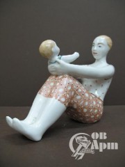 Скульптура "Мама с ребенком"